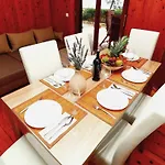 Beachfront Kate أوروبيتش