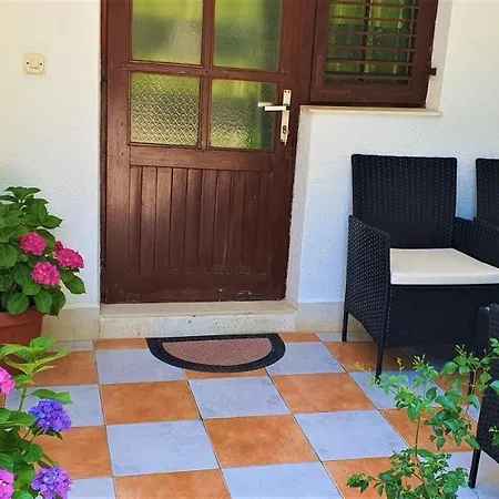 Beachfront Kate Orebić