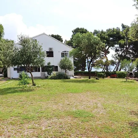 Beachfront Kate Orebić