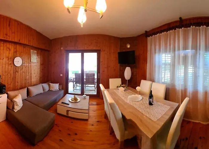 Beachfront Kate Orebić