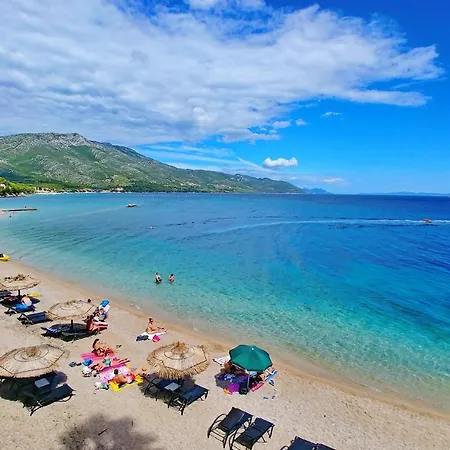 Beachfront Kate Apartment
