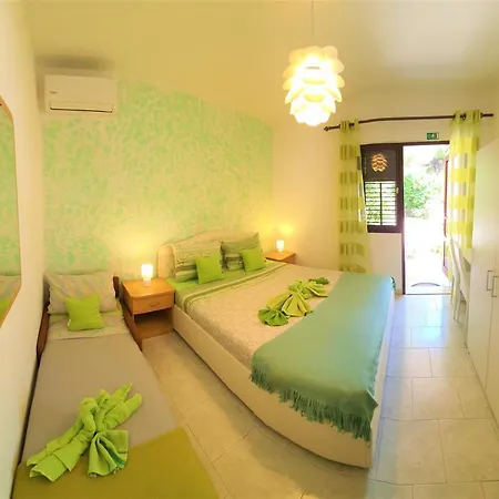 Beachfront Kate * Orebic