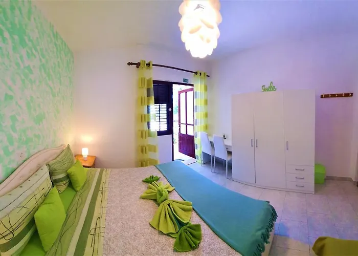 Beachfront Kate 오레비츠